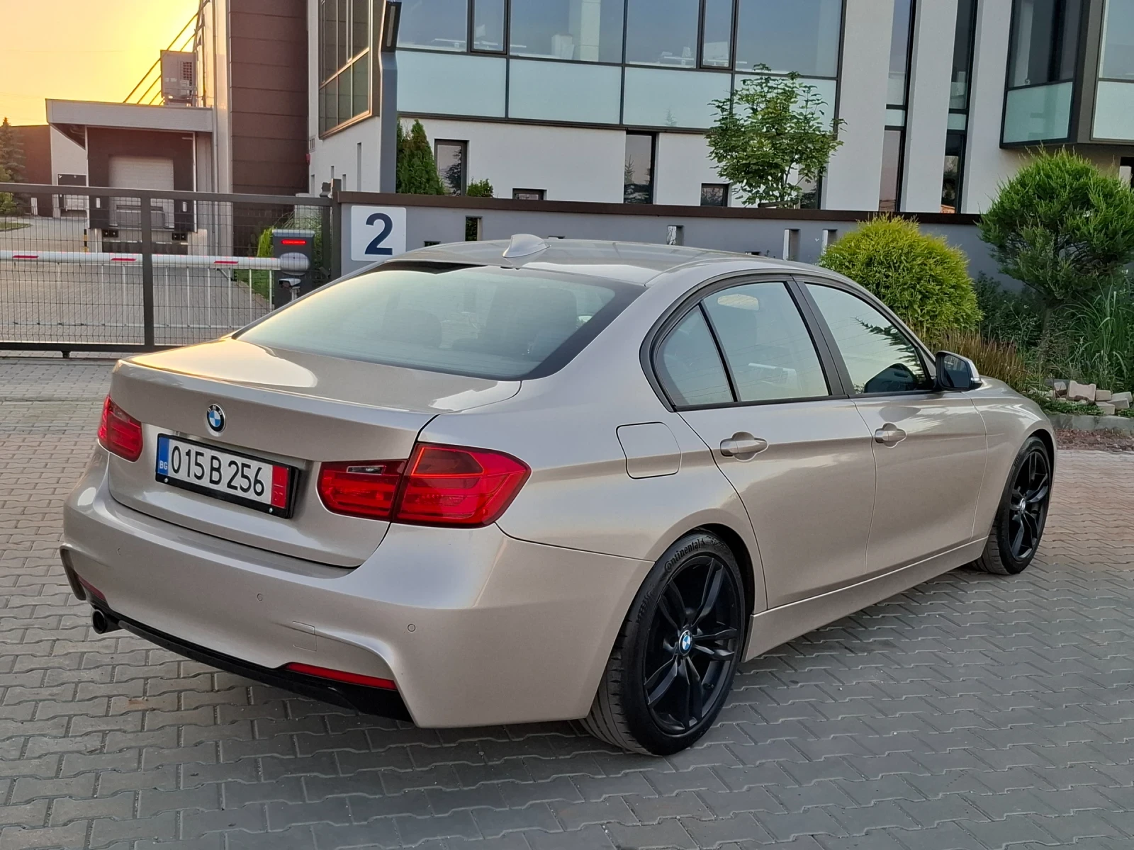 BMW 320 2.0D* (184кс)* * M-PAKET* * HOB BHOC* * , снимка 5 - Автомобили и джипове - 55072847