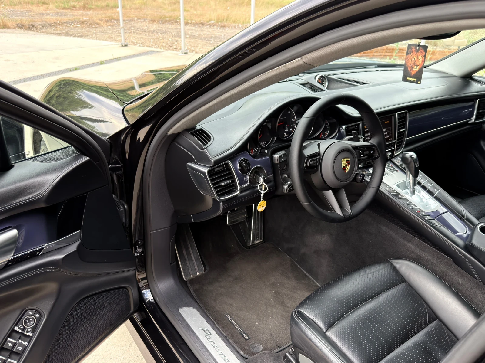 Porsche Panamera Facelift!Годишно Автокаско!Обслужен!, снимка 15 - Автомобили и джипове - 55290456