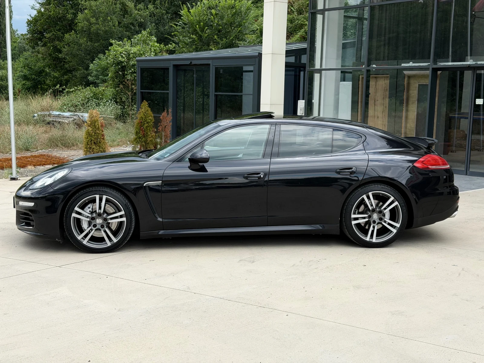 Porsche Panamera Facelift!Годишно Автокаско!Обслужен!, снимка 2 - Автомобили и джипове - 55290456