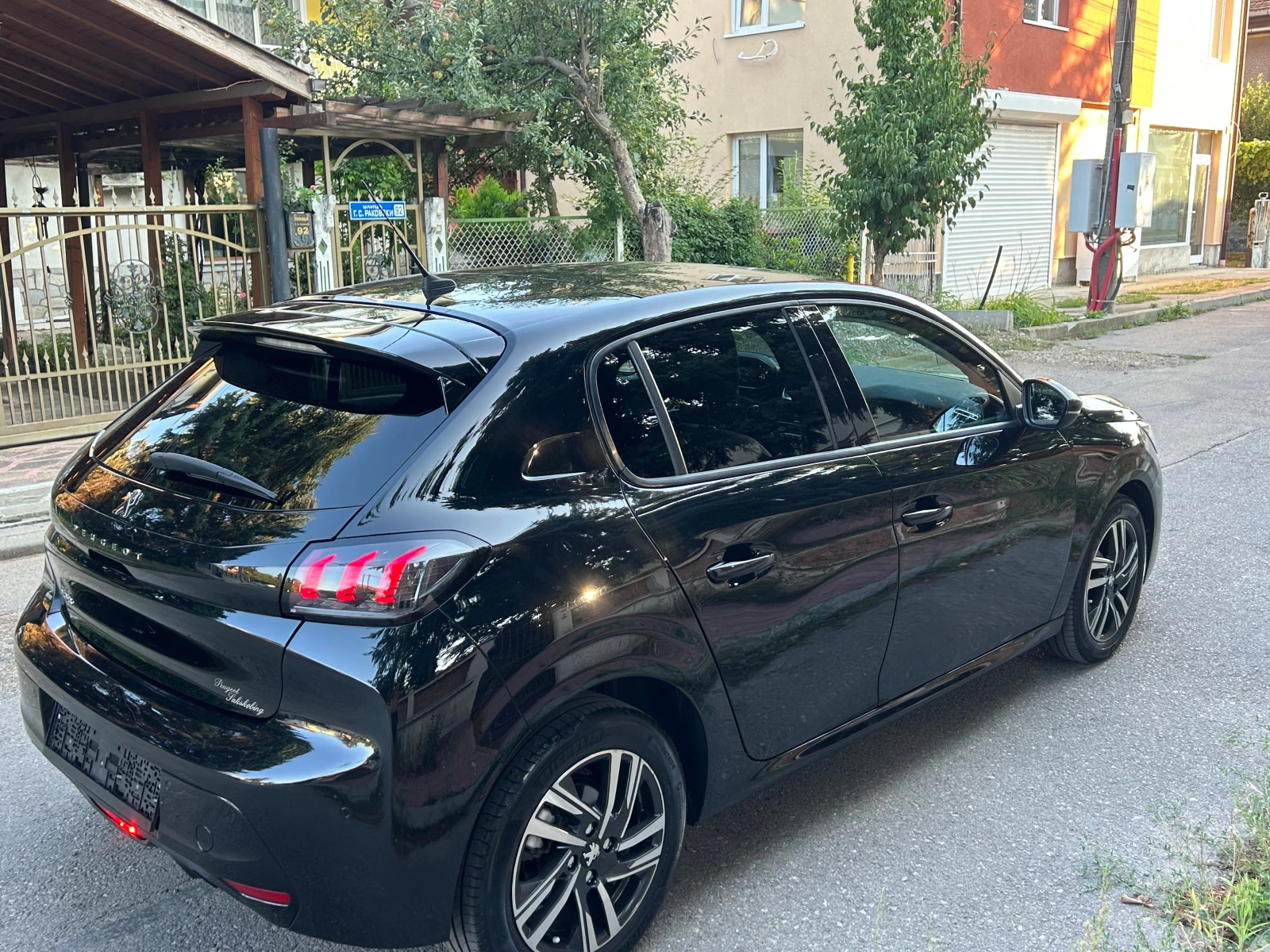 Peugeot 208 1, 6GT LINE BLUE HDI, снимка 4 - Автомобили и джипове - 55633413