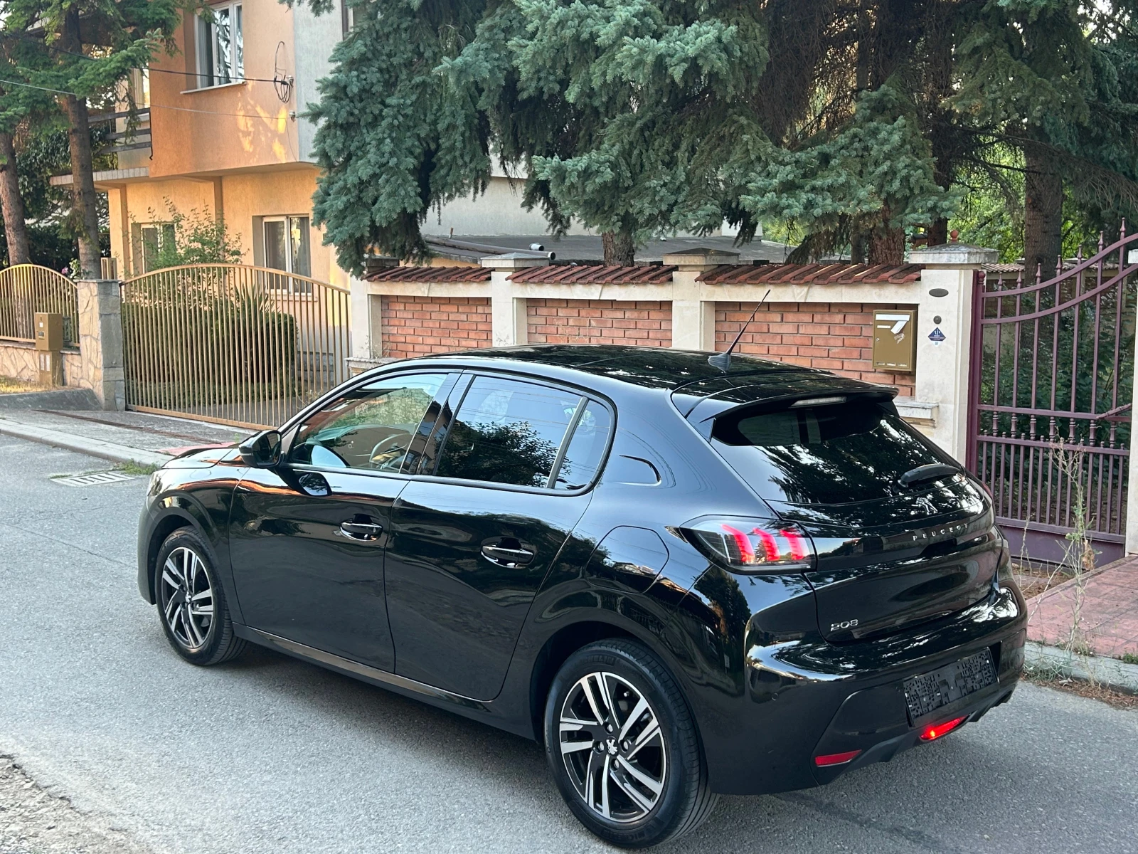 Peugeot 208 1, 6GT LINE BLUE HDI, снимка 6 - Автомобили и джипове - 55633413