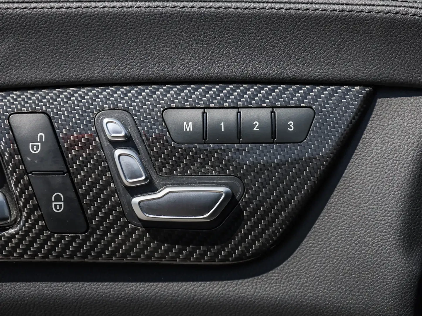 Mercedes-Benz CLS 63 AMG (C218 facelift, 2014) CLS 63 S 4MATIC, снимка 14 - Автомобили и джипове - 55659130