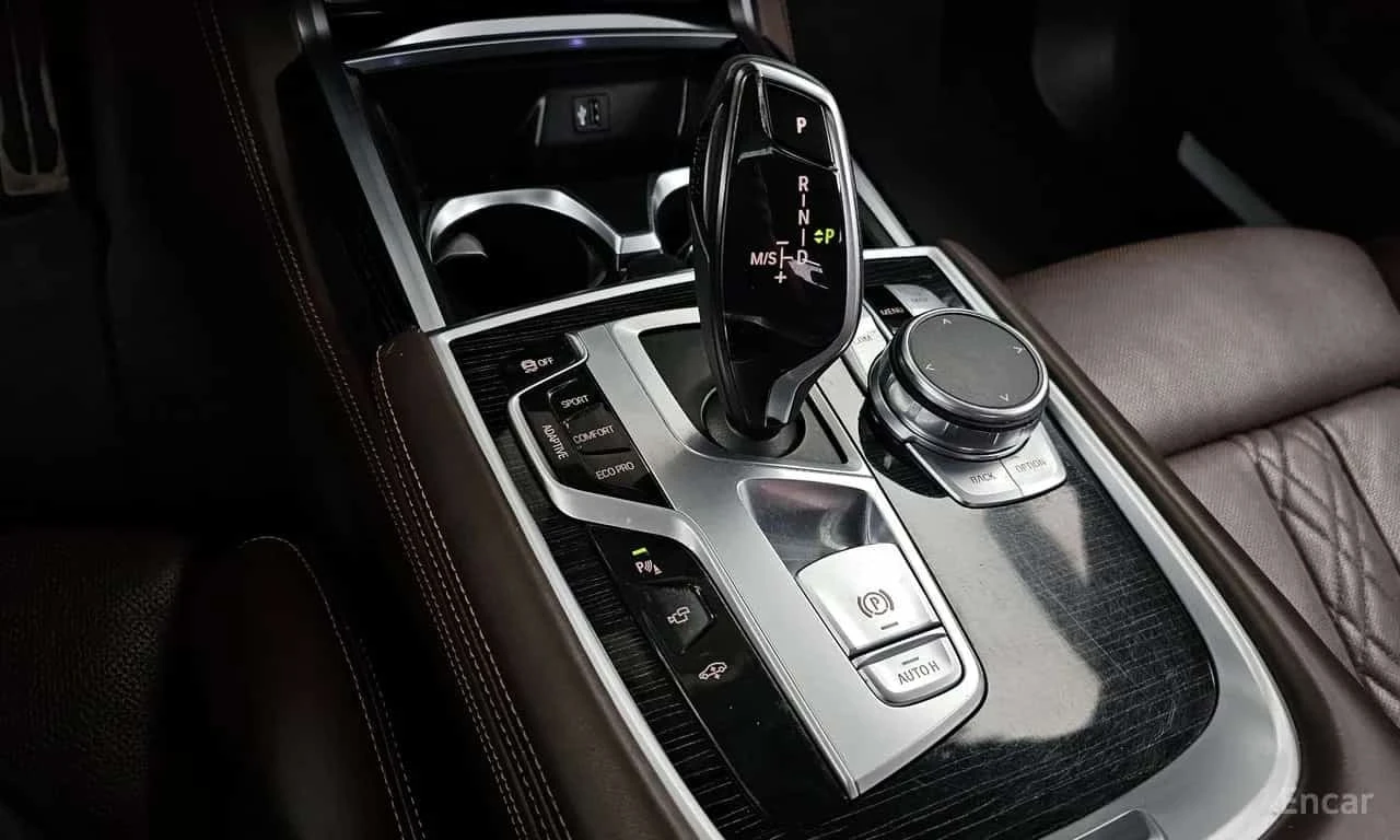BMW 740 * 740d xDrive M Sport * ЦЕНА ДО БГ, снимка 15 - Автомобили и джипове - 55789992