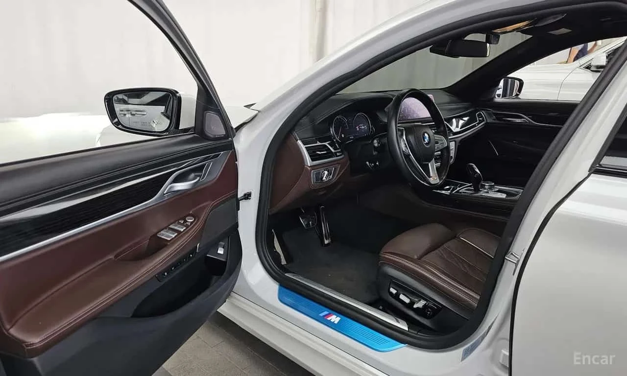 BMW 740 * 740d xDrive M Sport * ЦЕНА ДО БГ, снимка 7 - Автомобили и джипове - 55789992