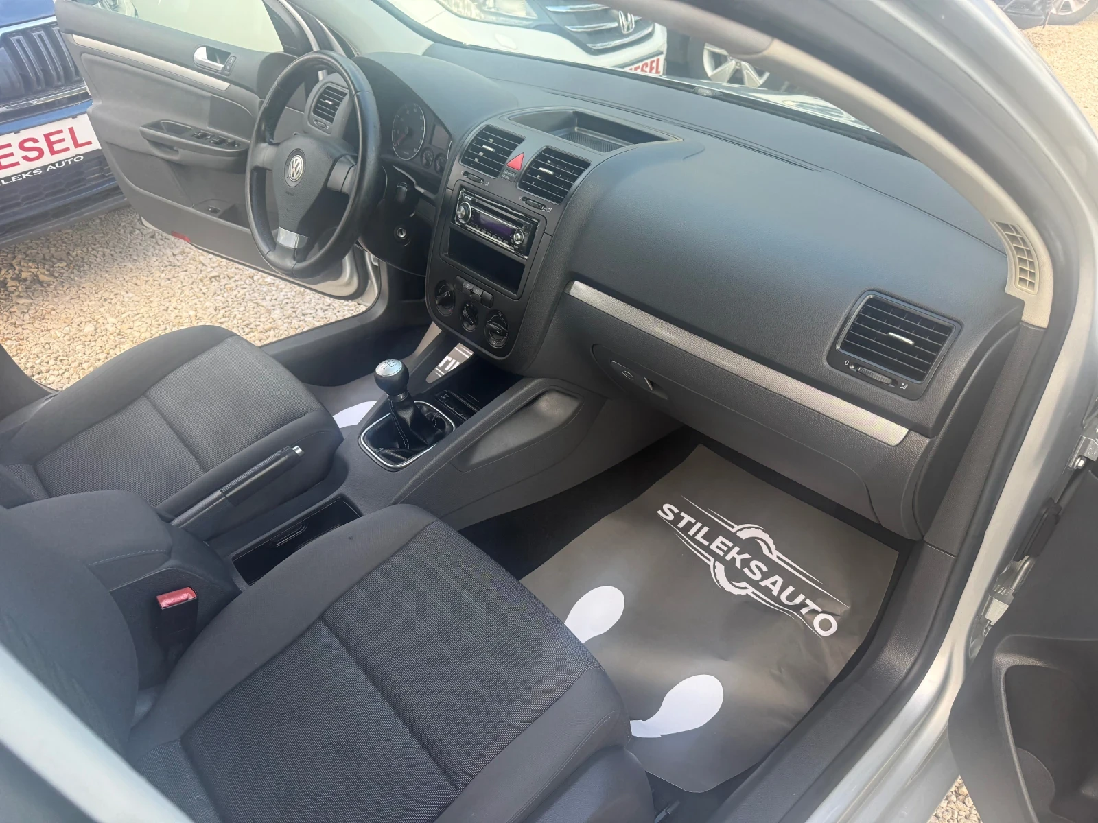 VW Golf 1.6-Газ/Бензин-Италия, снимка 8 - Автомобили и джипове - 56242077