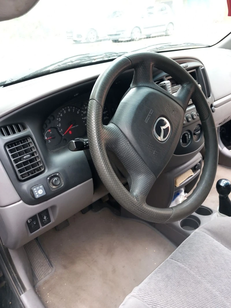 Mazda Tribute, снимка 4 - Автомобили и джипове - 47798943