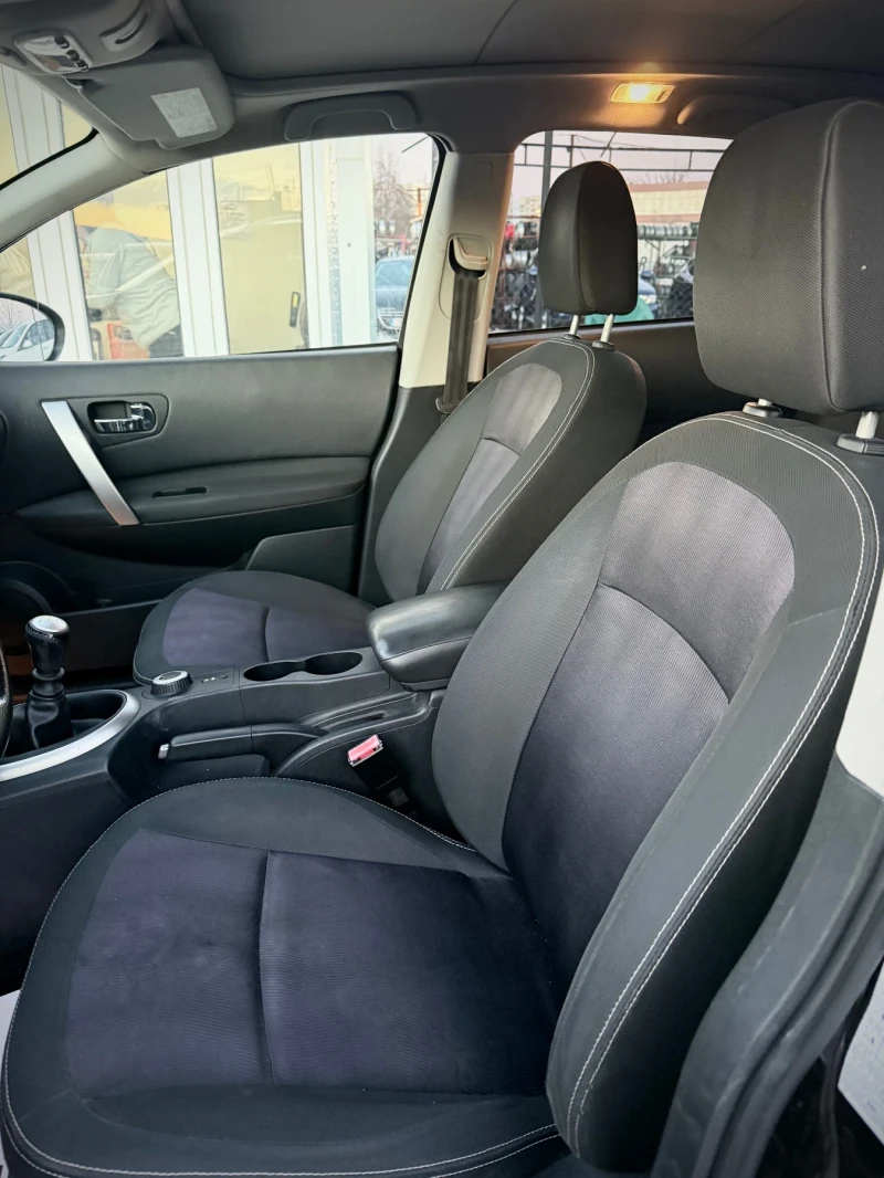 Nissan Qashqai 2.0i 4х4 7места Швейцария, снимка 13 - Автомобили и джипове - 53087122