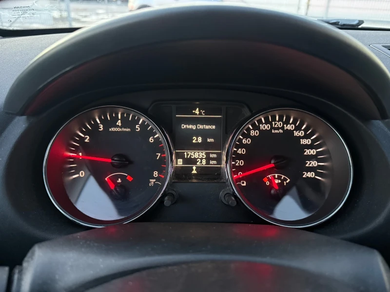 Nissan Qashqai 2.0i 4х4 7места Швейцария, снимка 11 - Автомобили и джипове - 53087122