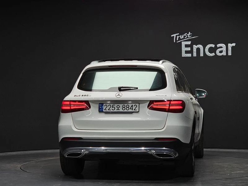 Mercedes-Benz GLC GLC220 d 4MATIC Premium| 170к.с.| ВКЛ.ТЕХНОТЕСТ, снимка 4 - Автомобили и джипове - 55222035