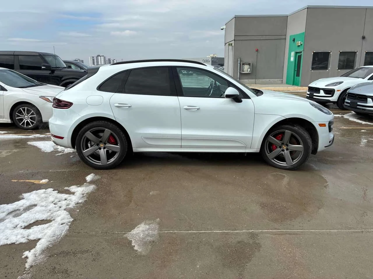 Porsche Macan Turbo  CARFAX, снимка 3 - Автомобили и джипове - 53915087