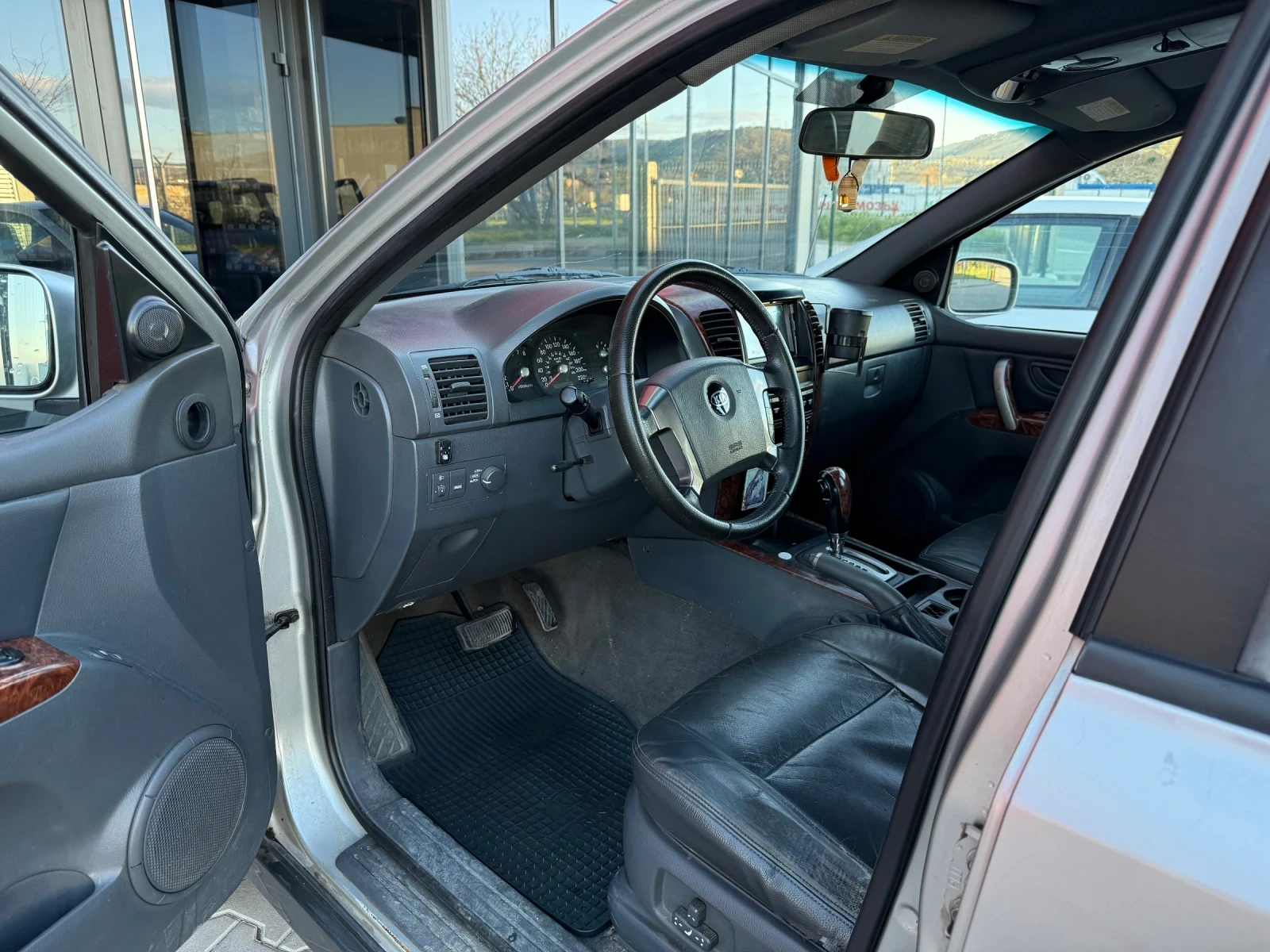 Kia Sorento 3.5 V6 / ГАЗ / АВТОМАТ / КОЖА / ПОДГРЕВ / ОБСЛУЖЕН, снимка 8 - Автомобили и джипове - 54140063