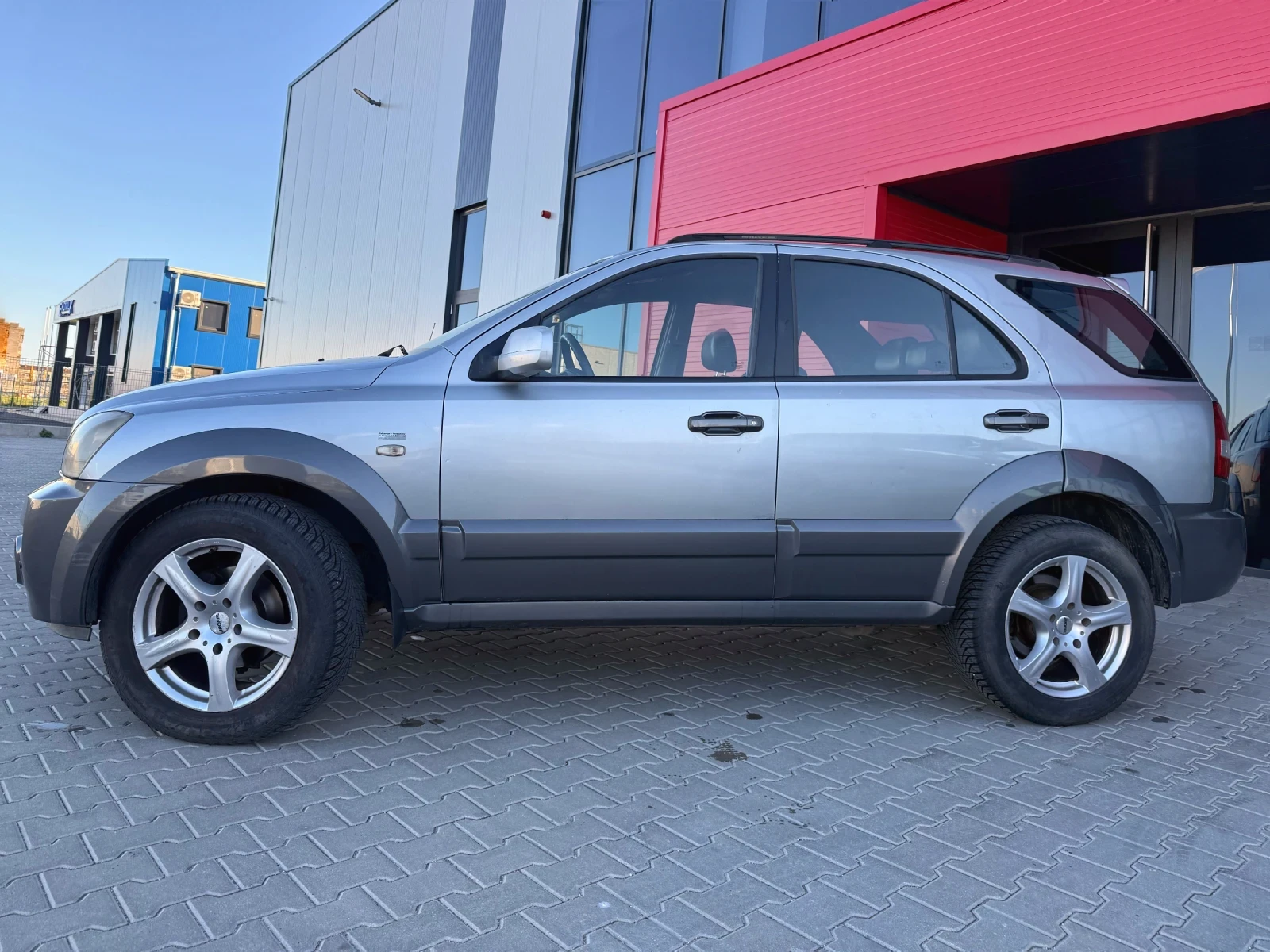 Kia Sorento 3.5 V6 / ГАЗ / АВТОМАТ / КОЖА / ПОДГРЕВ / ОБСЛУЖЕН, снимка 3 - Автомобили и джипове - 54140063