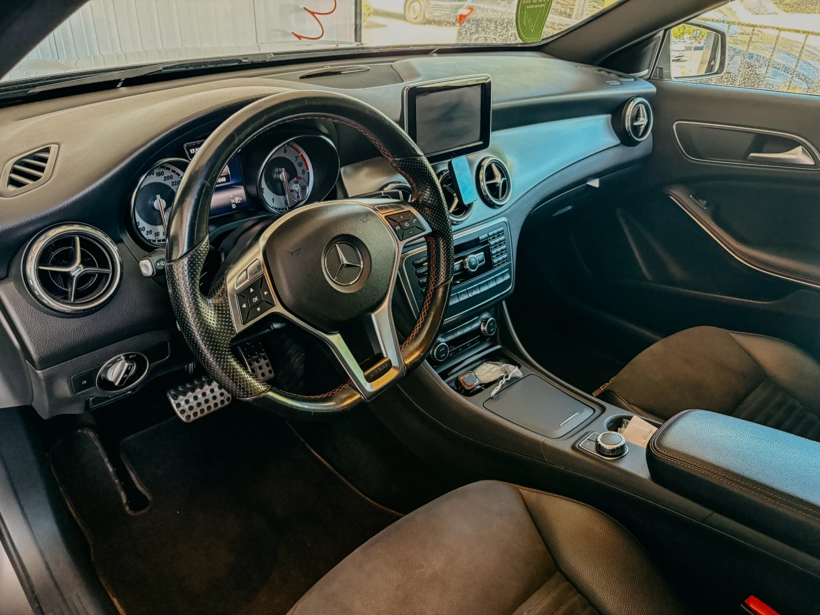 Mercedes-Benz GLA 250 AMG, снимка 8 - Автомобили и джипове - 54554461