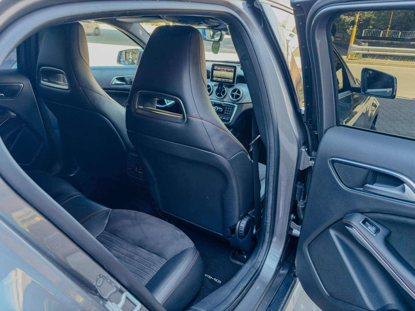 Mercedes-Benz GLA 250 AMG, снимка 9 - Автомобили и джипове - 54554461