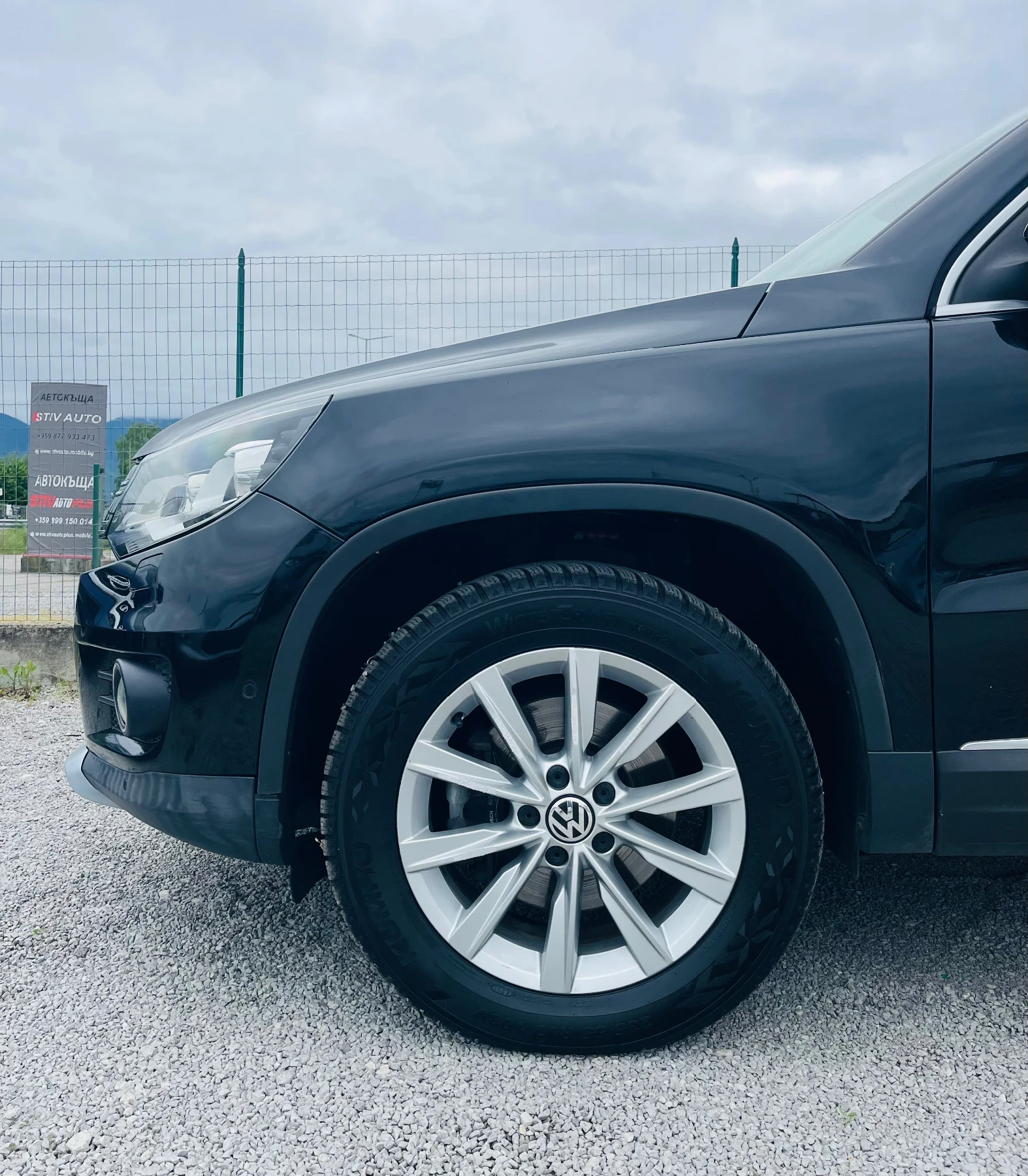 VW Tiguan 2.0 TDI 4x4 Сервиз история* ВСИЧКИ ВЪЗМОЖНИ ЕКСТРИ, снимка 16 - Автомобили и джипове - 54589435