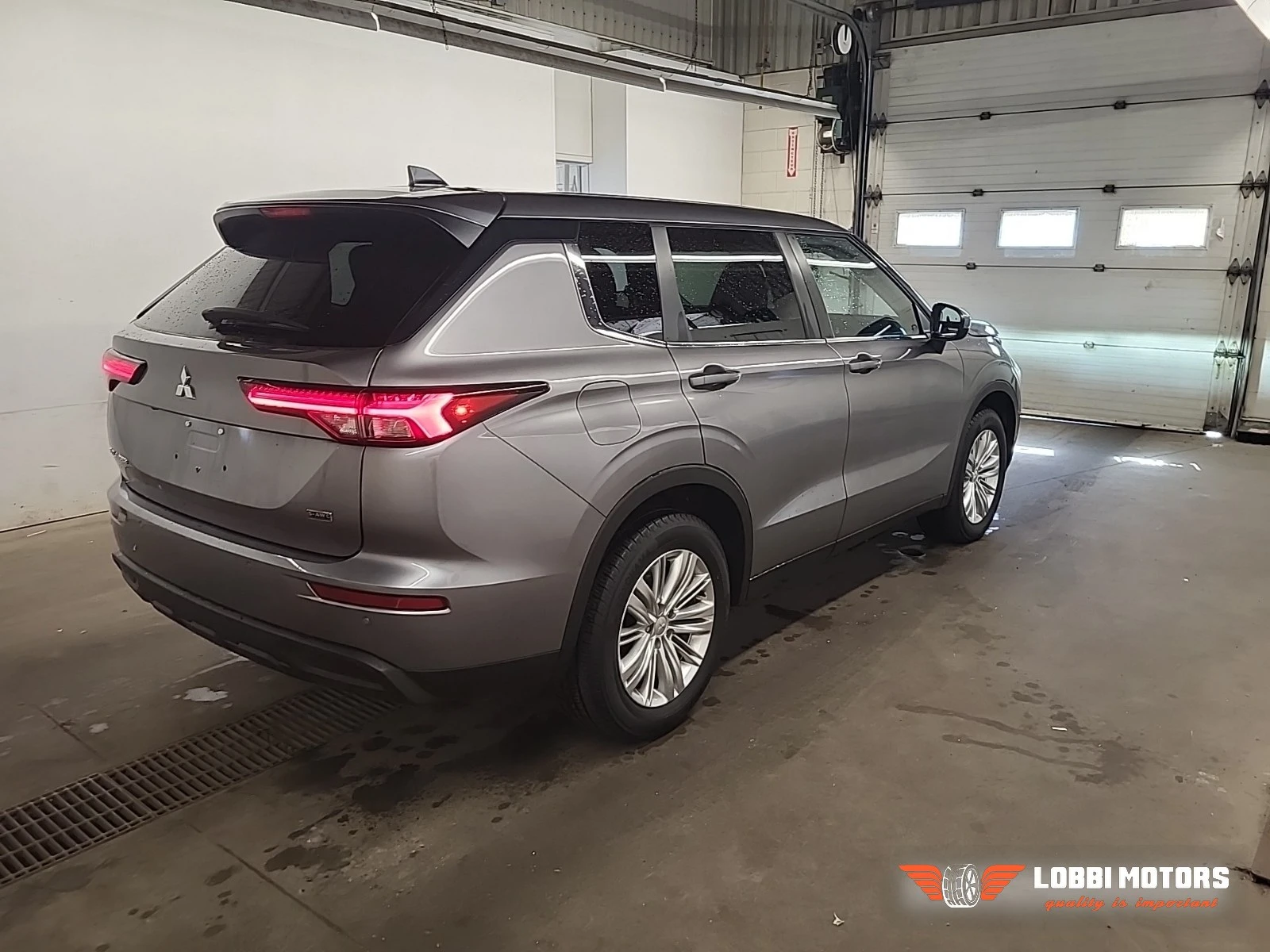 Mitsubishi Outlander, снимка 3 - Автомобили и джипове - 55928561