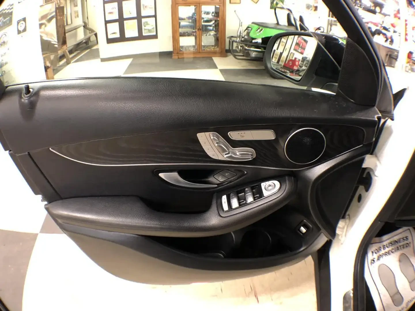 Mercedes-Benz GLC 300 4MATIC AMG| PANO| ПОДГРЕВ| ПАМЕТ| КАМЕРА| 258к.с., снимка 12 - Автомобили и джипове - 56130021