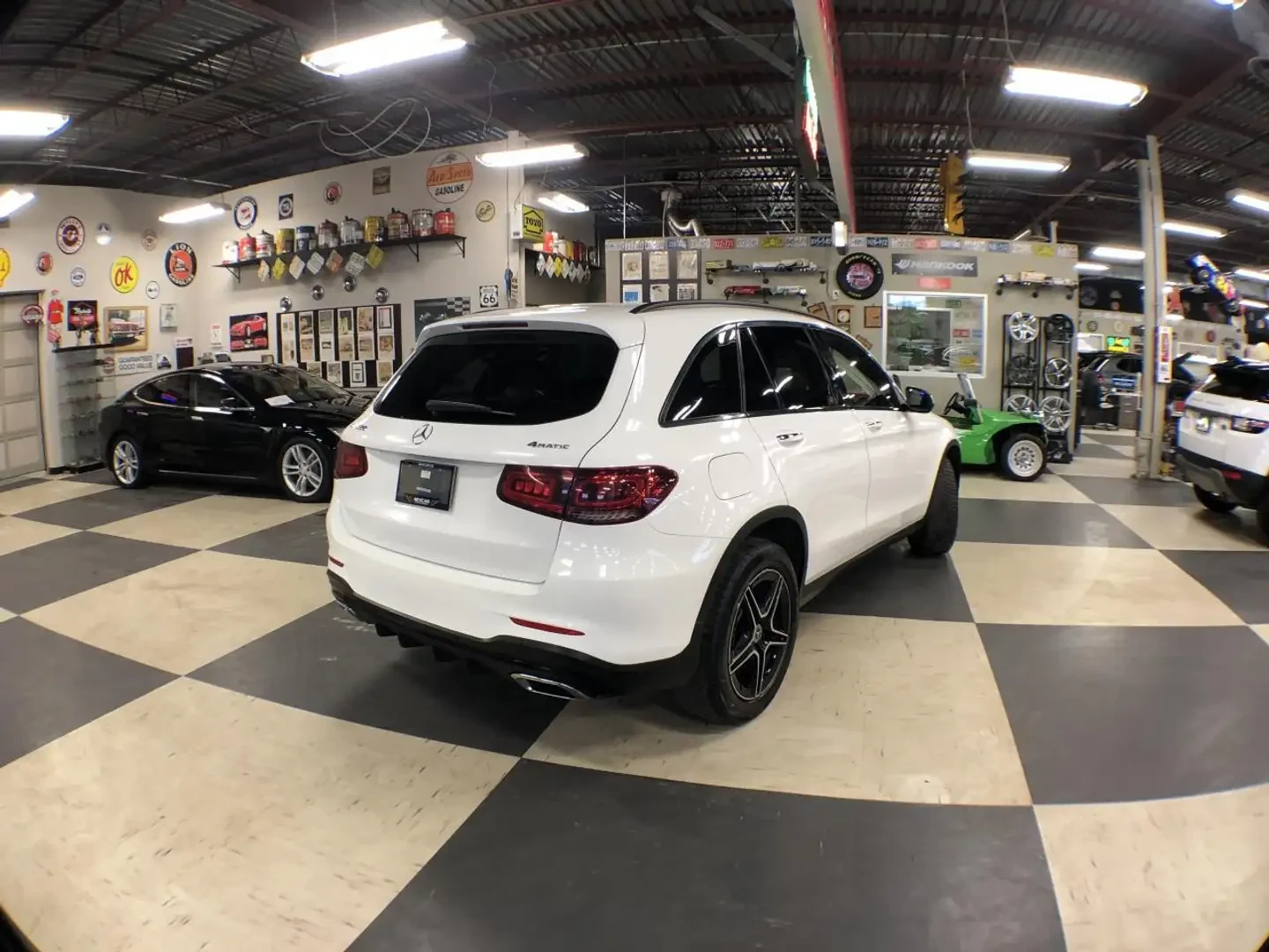 Mercedes-Benz GLC 300 4MATIC AMG| PANO| ПОДГРЕВ| ПАМЕТ| КАМЕРА| 258к.с., снимка 2 - Автомобили и джипове - 56130021