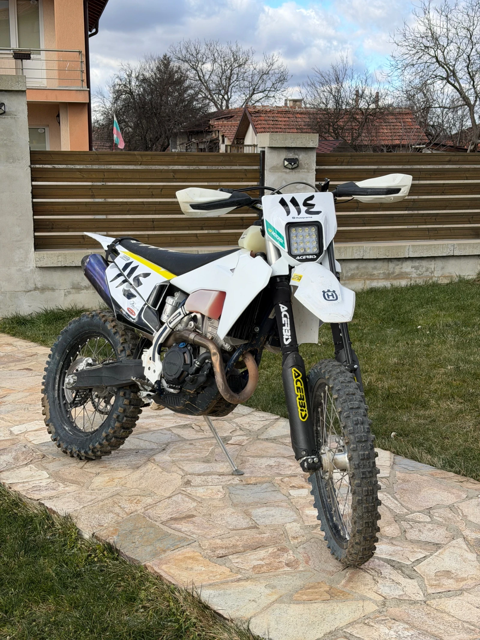 Husqvarna FE Лед Фар, FMF 4.1 titanium/carbon - изображение 3