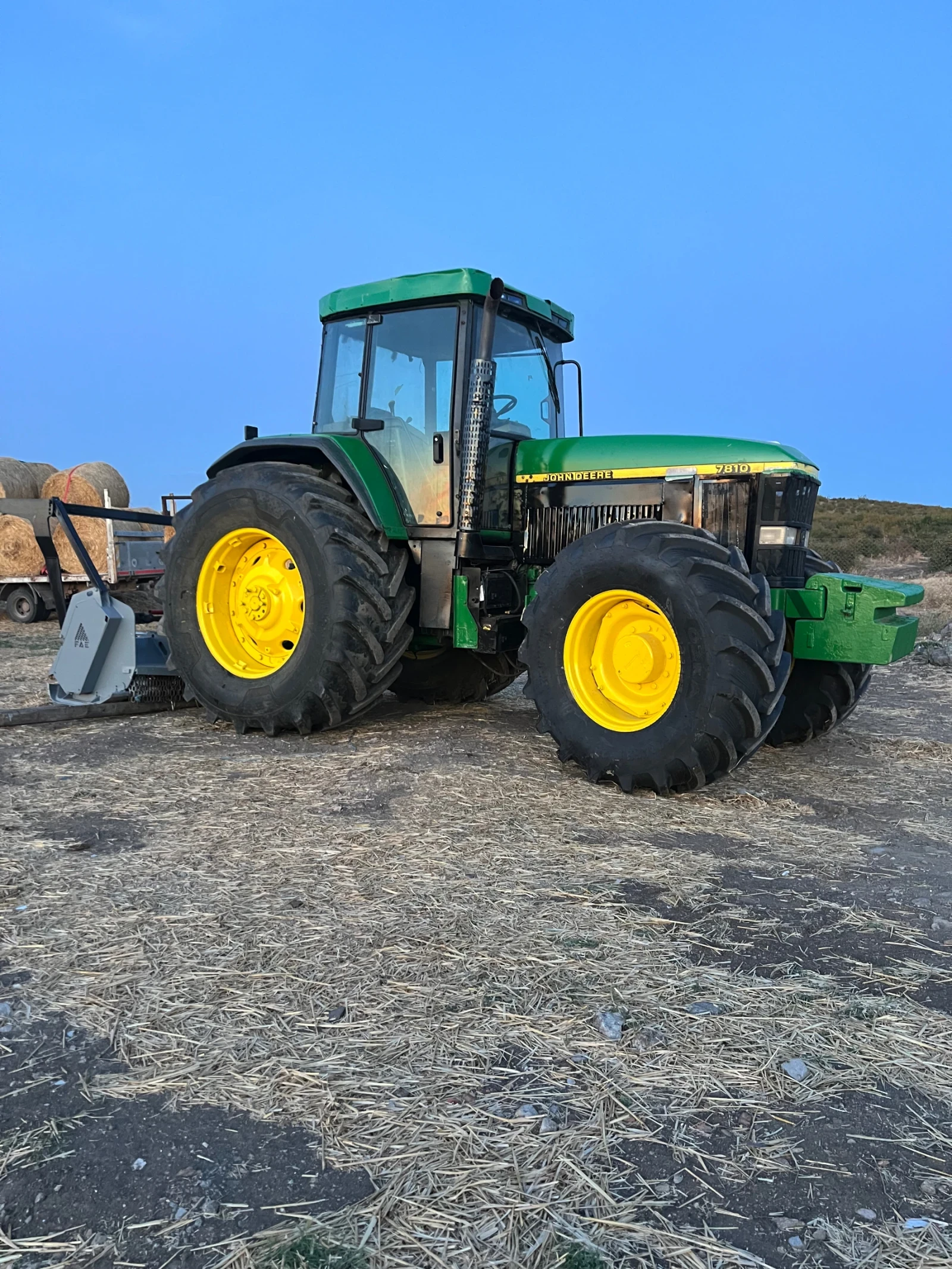 Трактор John Deere 7810