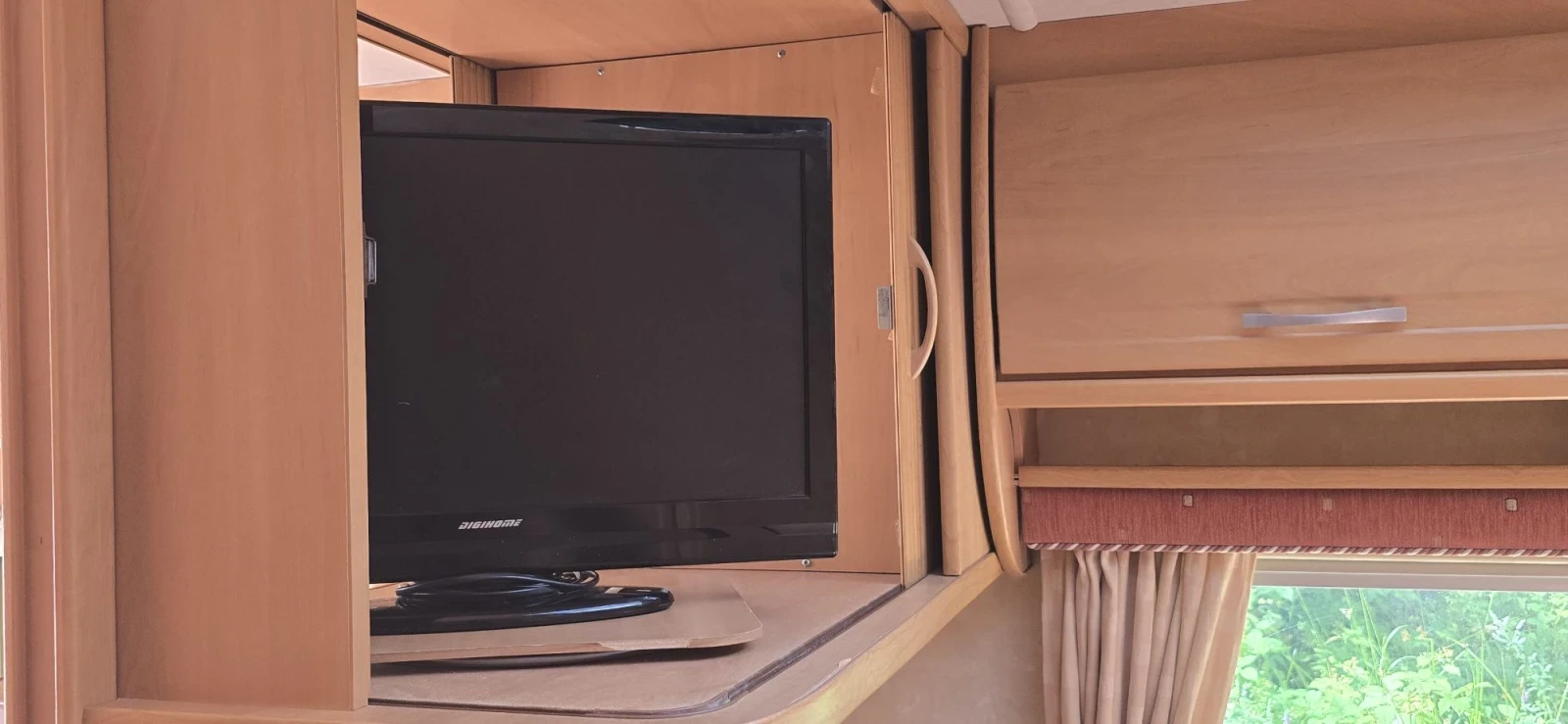 Каравана Swift Celeste , снимка 2 - Каравани и кемпери - 55620988