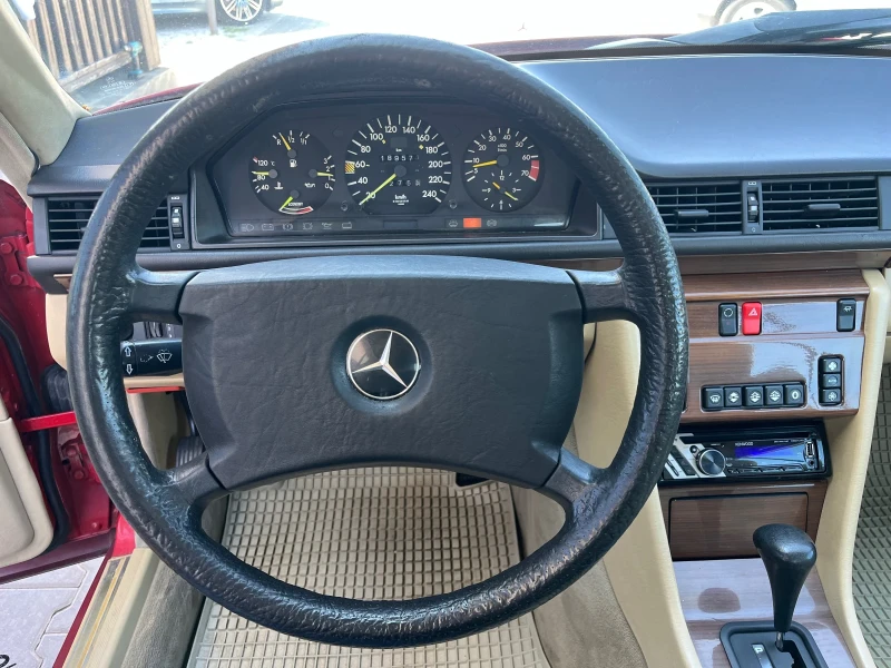 Mercedes-Benz 124 3.0* 300CE* Автоматик* Климатик* Топ* Като нов* , снимка 15 - Автомобили и джипове - 47000807