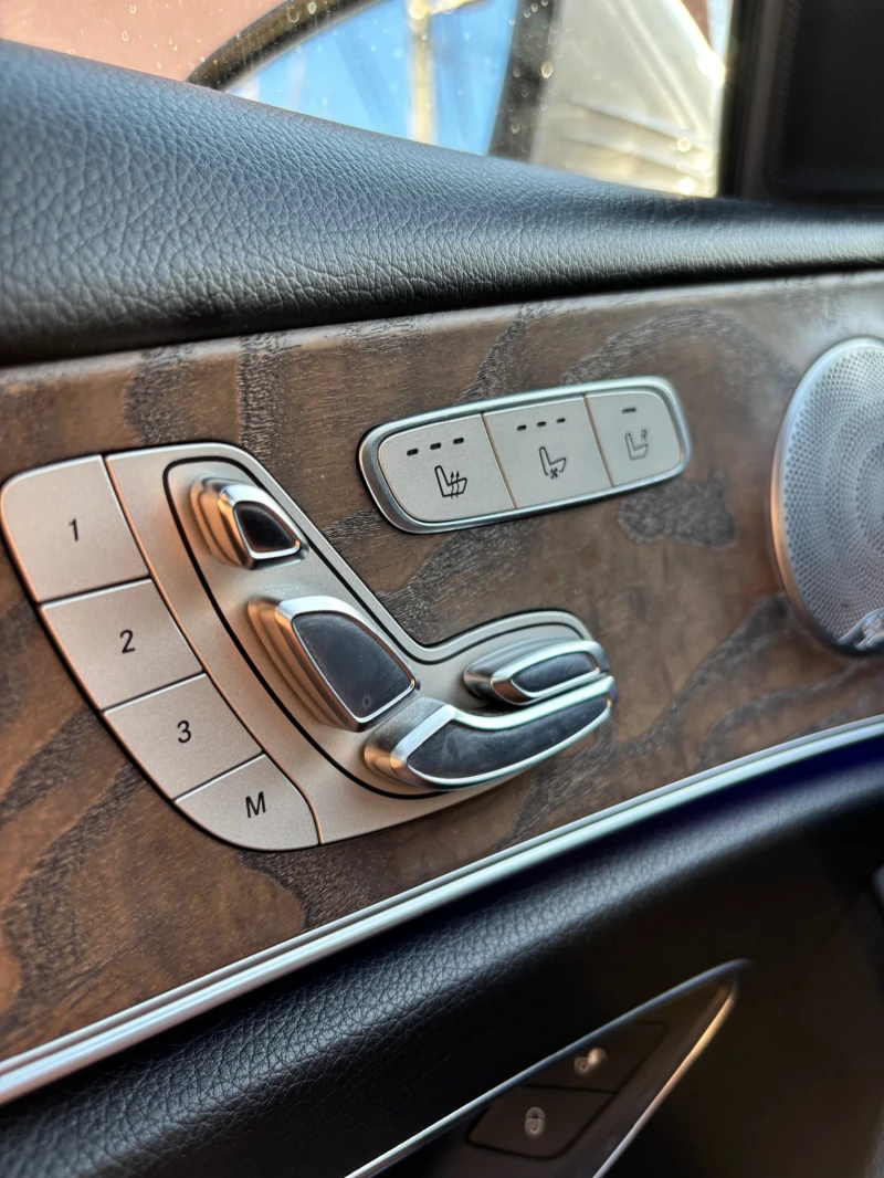 Mercedes-Benz E 400 4 MATIC, снимка 10 - Автомобили и джипове - 52796684