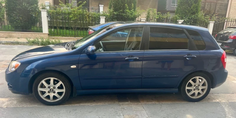 Kia Cerato 1.5 CRDi, снимка 8 - Автомобили и джипове - 52326981