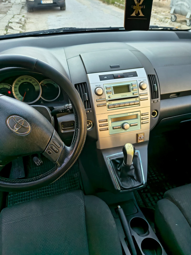Toyota Corolla verso D4D, снимка 8 - Автомобили и джипове - 52047713