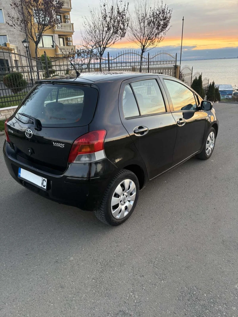 Toyota Yaris 1.3 VVT-I, снимка 3 - Автомобили и джипове - 52594667
