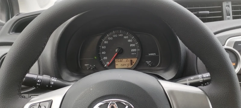 Toyota Yaris 1.4 D4D 6 speed, снимка 12 - Автомобили и джипове - 52836772