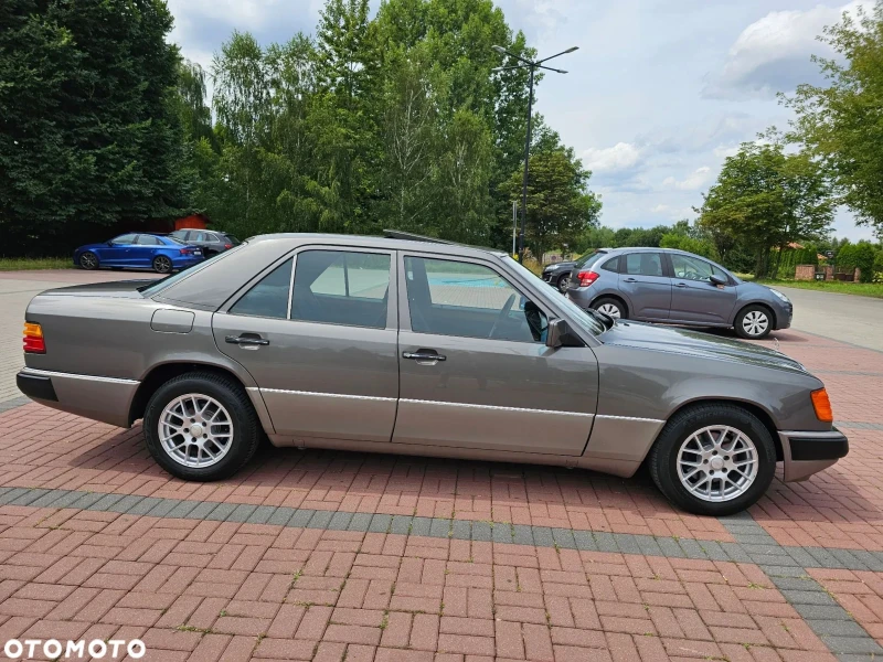 Mercedes-Benz 124 200E, снимка 6 - Автомобили и джипове - 53234566