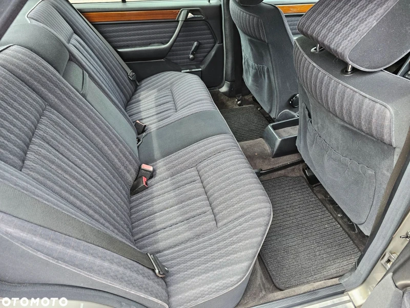 Mercedes-Benz 124 200E, снимка 17 - Автомобили и джипове - 53234566