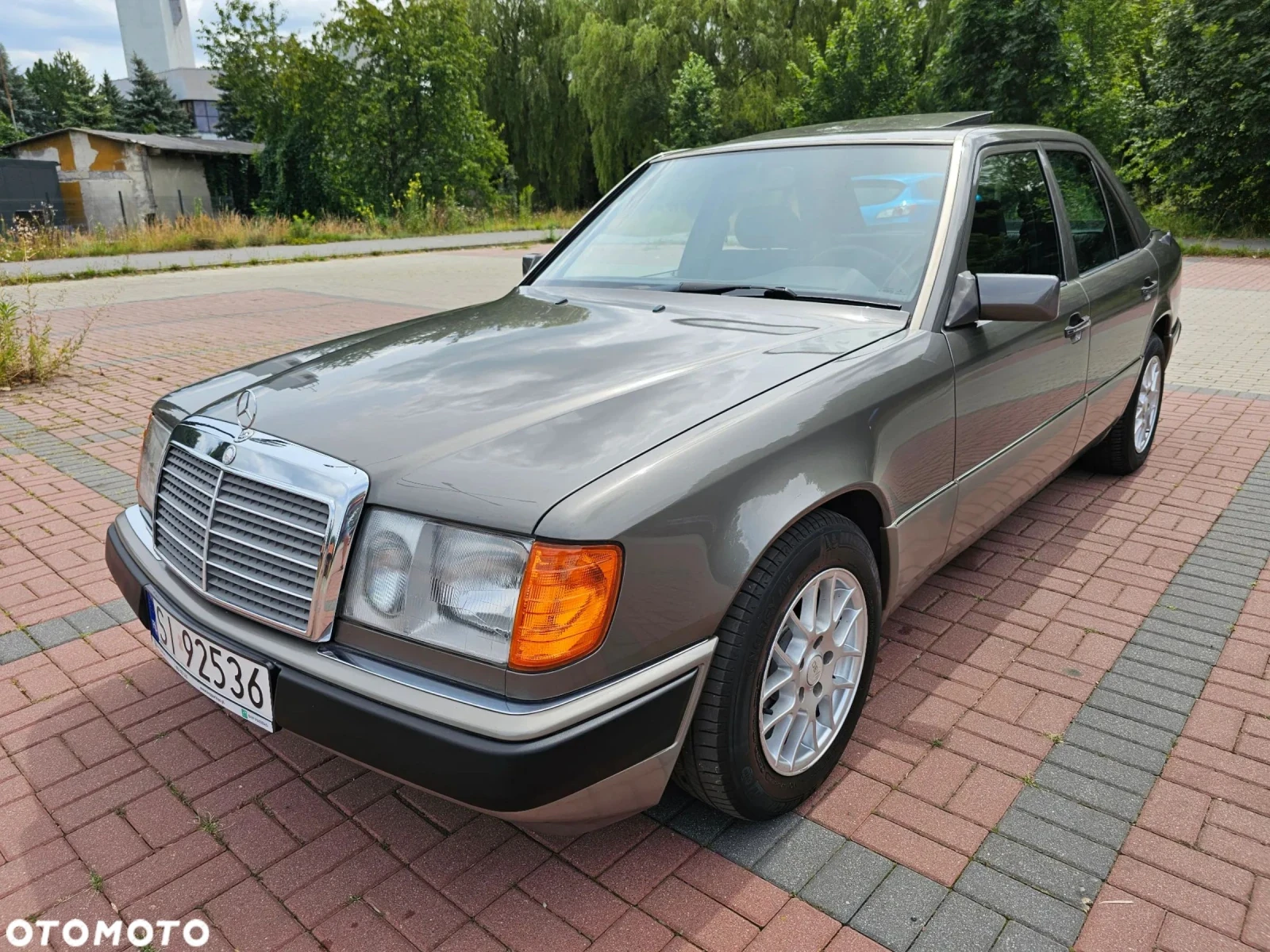Mercedes-Benz 124 200E, снимка 1