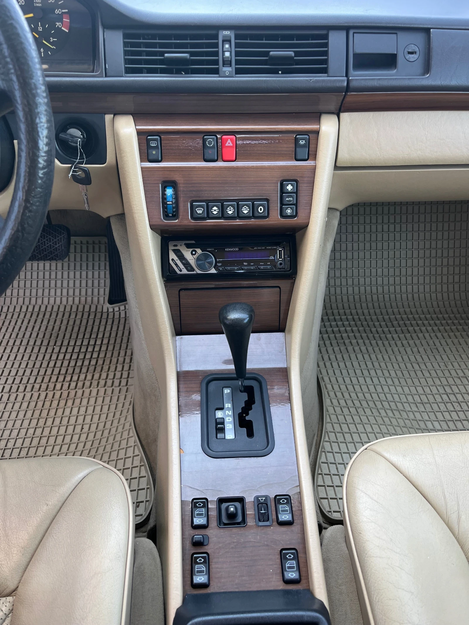 Mercedes-Benz 124 3.0* 300CE* Автоматик* Климатик* Топ* Като нов*  | Mobile.bg — изображение 14