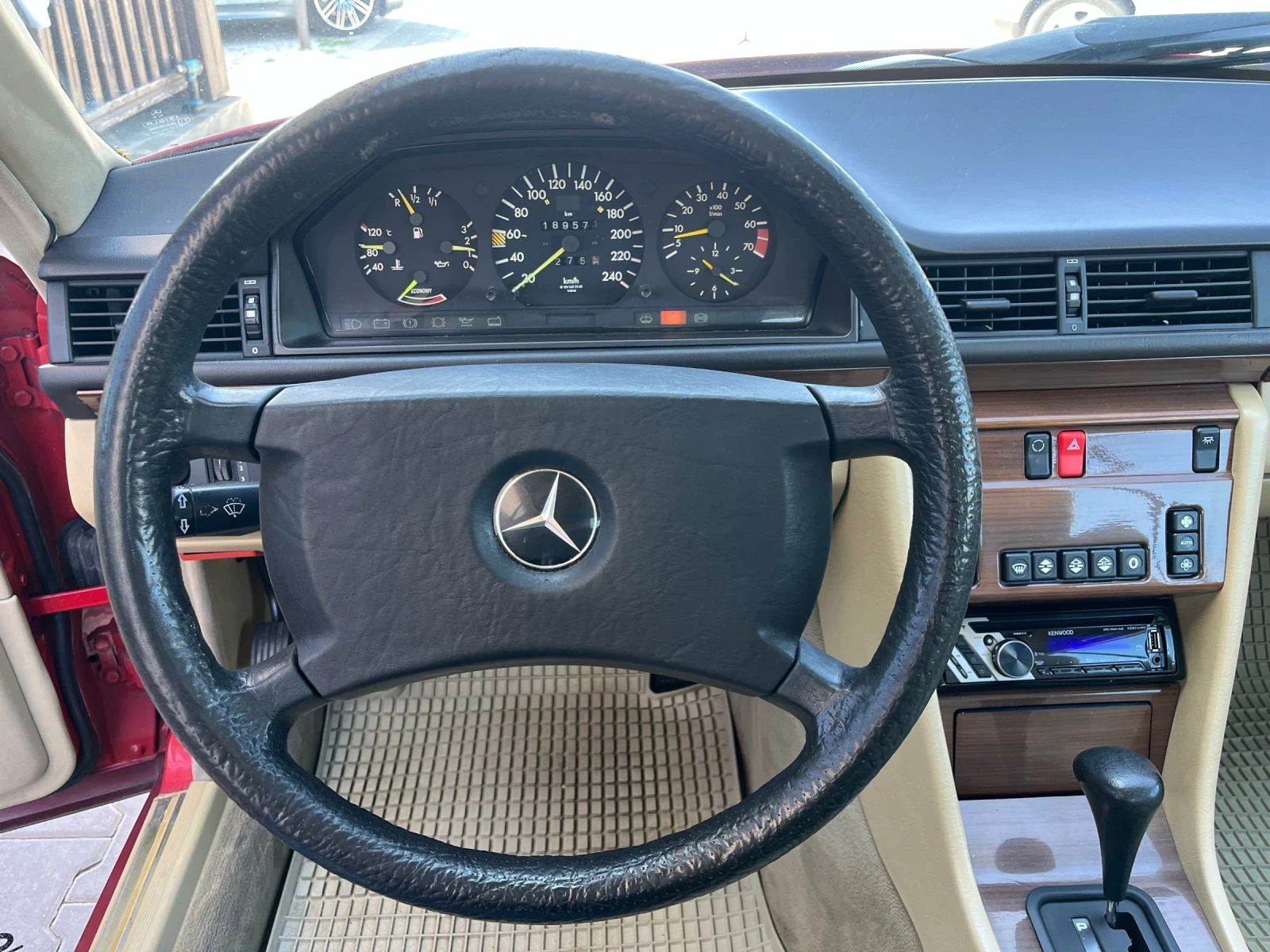 Mercedes-Benz 124 3.0* 300CE* Автоматик* Климатик* Топ* Като нов*  | Mobile.bg — изображение 15