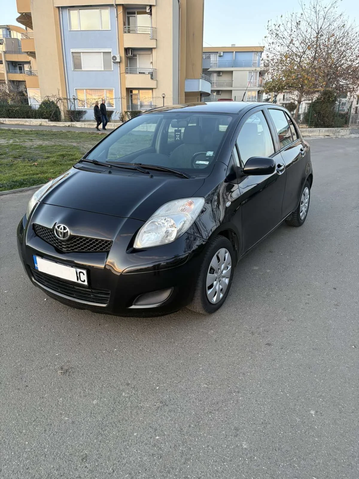 Toyota Yaris 1.3 VVT-I - изображение 2