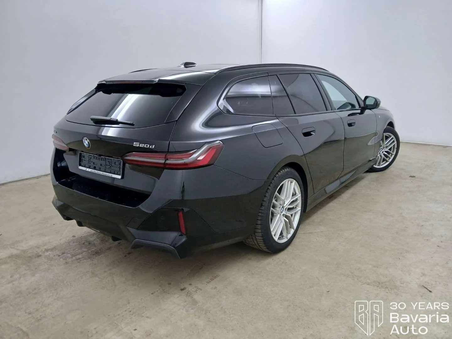 BMW 520 d xDrive Touring M Sport Paket Steptronic, снимка 3 - Автомобили и джипове - 54345287