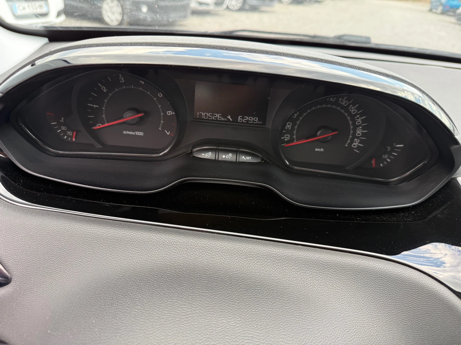 Peugeot 208 1.2 I EVRO5B, снимка 11 - Автомобили и джипове - 55841084