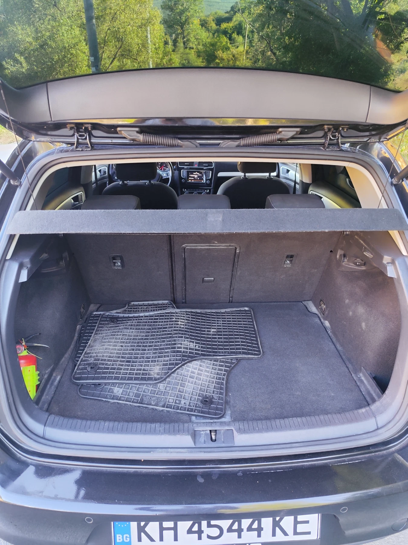 VW Golf 1.6TDI 4Motion / Park Assist /Подгрев, снимка 11 - Автомобили и джипове - 56126250