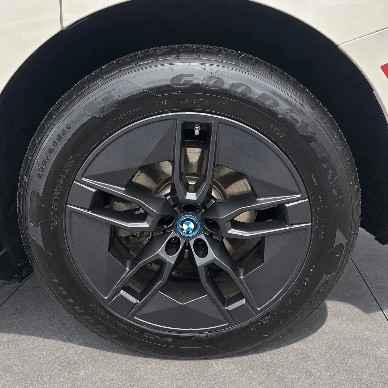 BMW iX xDrive40, снимка 3 - Автомобили и джипове - 56173118