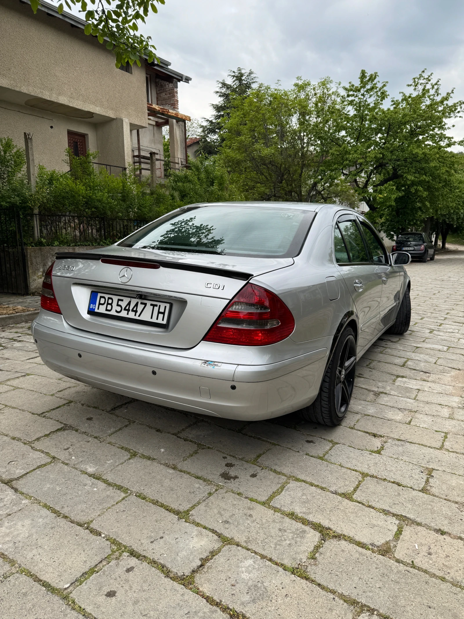 Mercedes-Benz E 220 2.2 CDI, снимка 4 - Автомобили и джипове - 56226394
