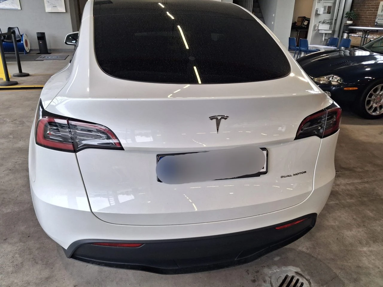 Tesla Model Y Long Range AWD/60000 km., снимка 4 - Автомобили и джипове - 56565102