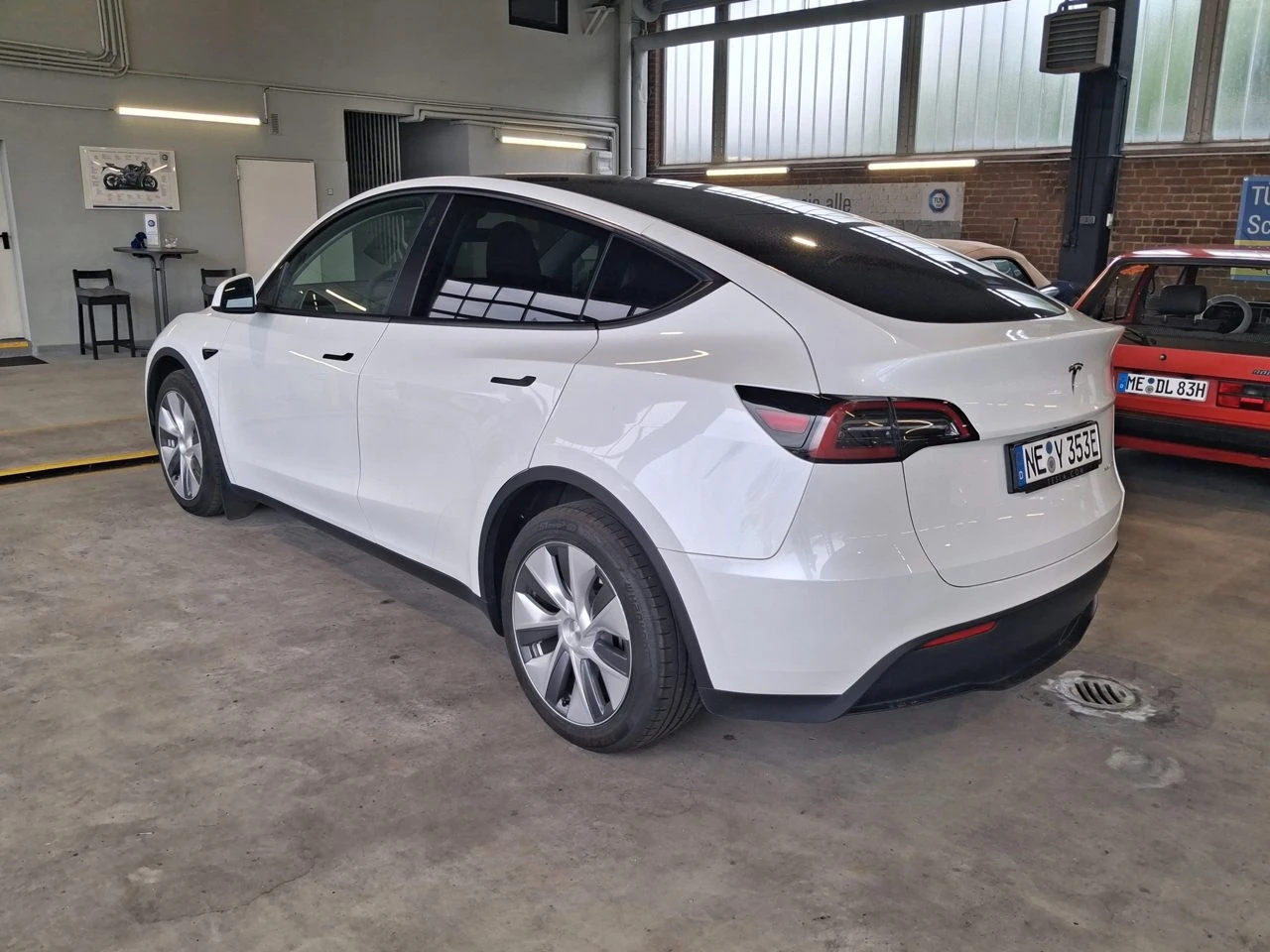 Tesla Model Y Long Range AWD/60000 km., снимка 5 - Автомобили и джипове - 56565102