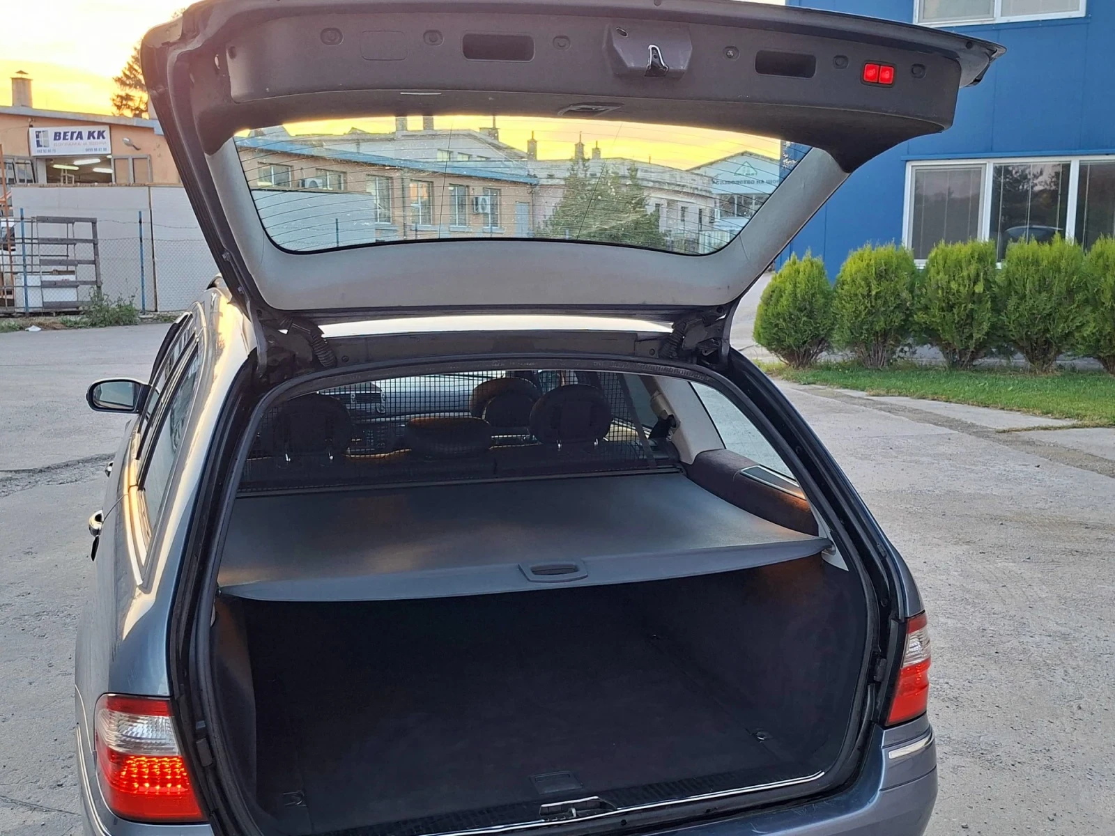 Mercedes-Benz E 320 цди-редови, снимка 13 - Автомобили и джипове - 56744262