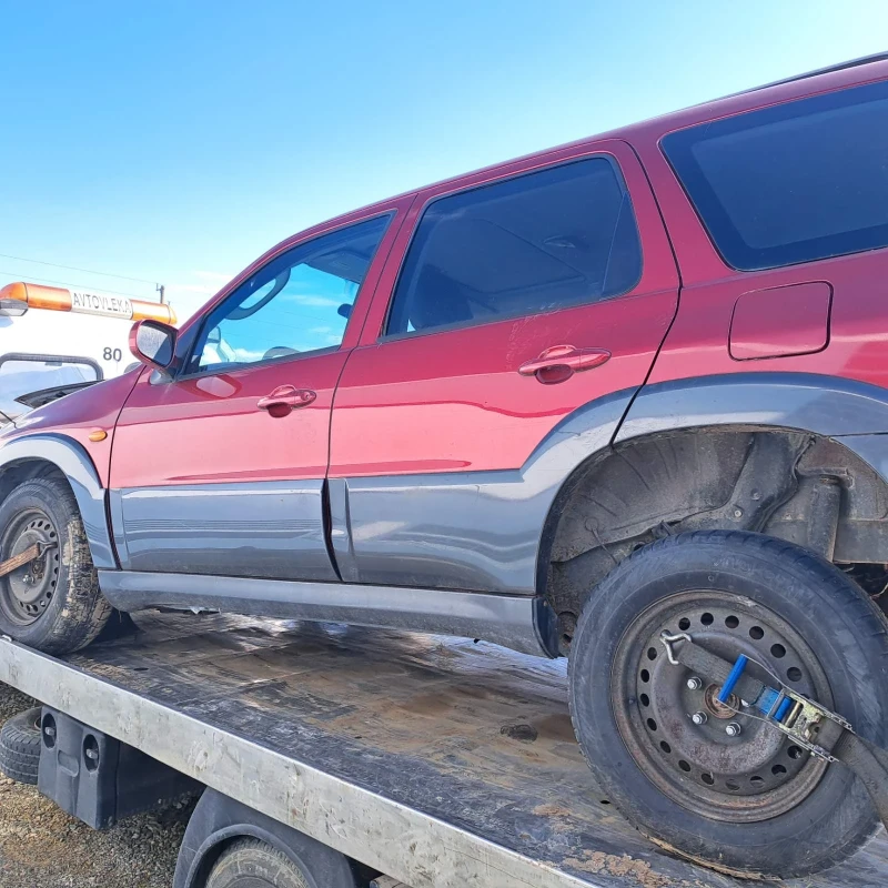 Mazda Tribute 2.3 на части, снимка 3 - Автомобили и джипове - 52816294