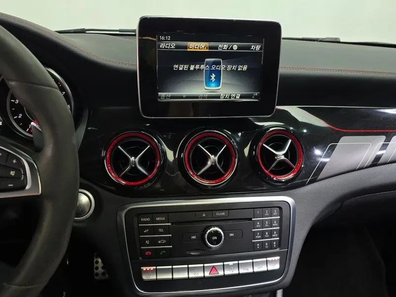 Mercedes-Benz GLA 45 AMG 4Matic, снимка 13 - Автомобили и джипове - 56225505