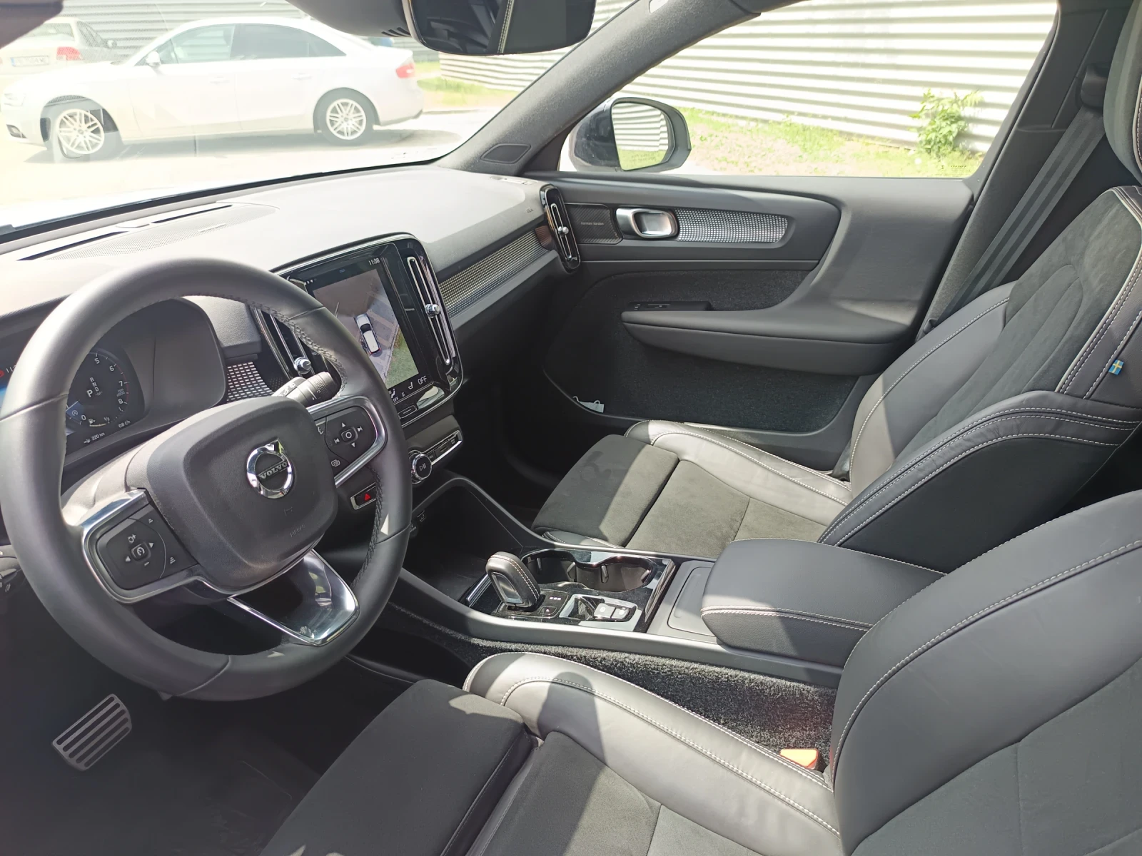 Volvo XC40 2.0 T5 AWD - изображение 5