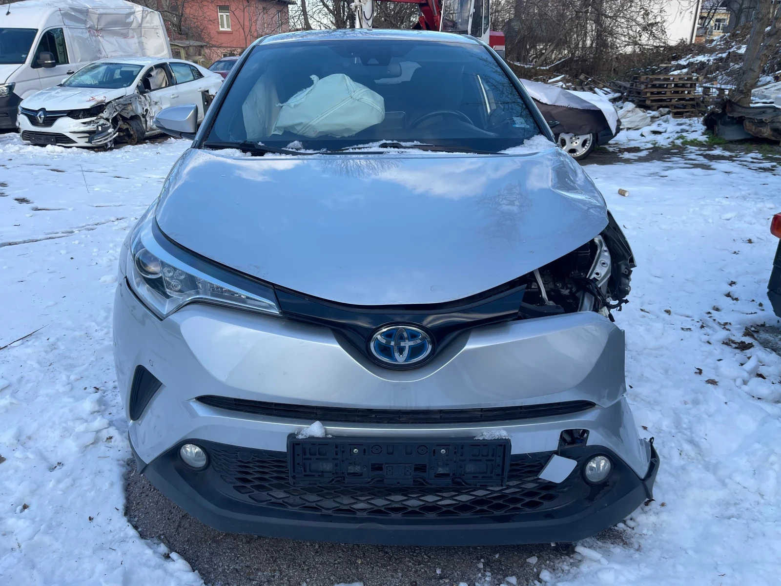 Toyota C-HR Hybrid 2.0 ка 150 коня - На части или цяла  - изображение 3
