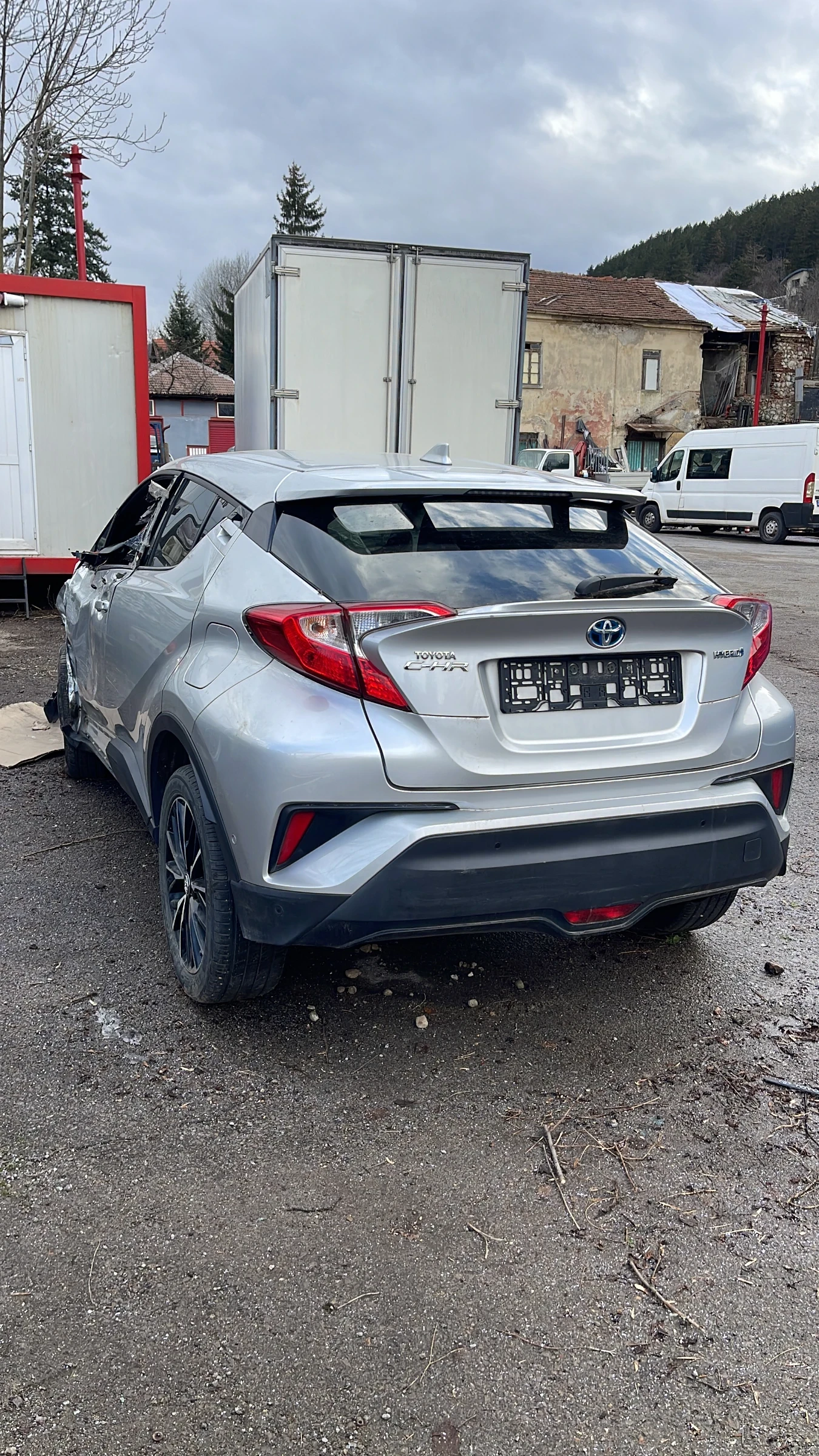 Toyota C-HR Hybrid 2.0 ка 150 коня - На части или цяла  - изображение 2